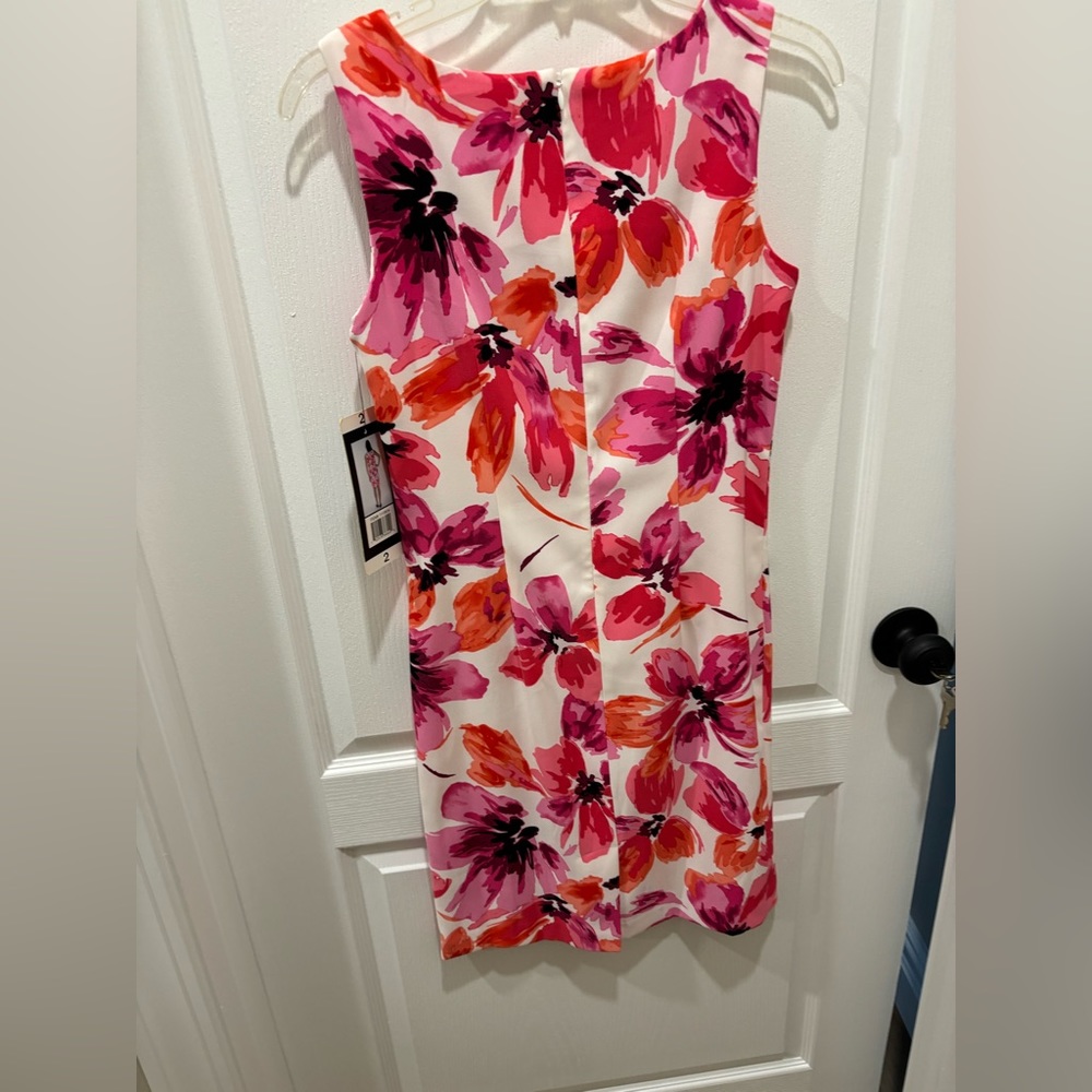 NWT fitted floral sleeveless spring/summer dress
